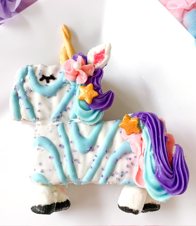 mini unicorn cake decorated as a unicorn