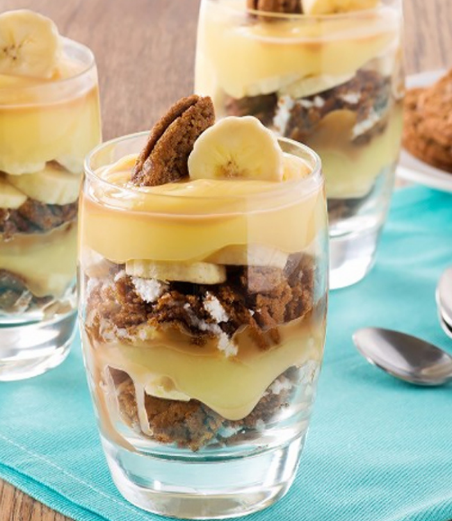 oatmeal creme pies layered with bananas and vanilla pudding