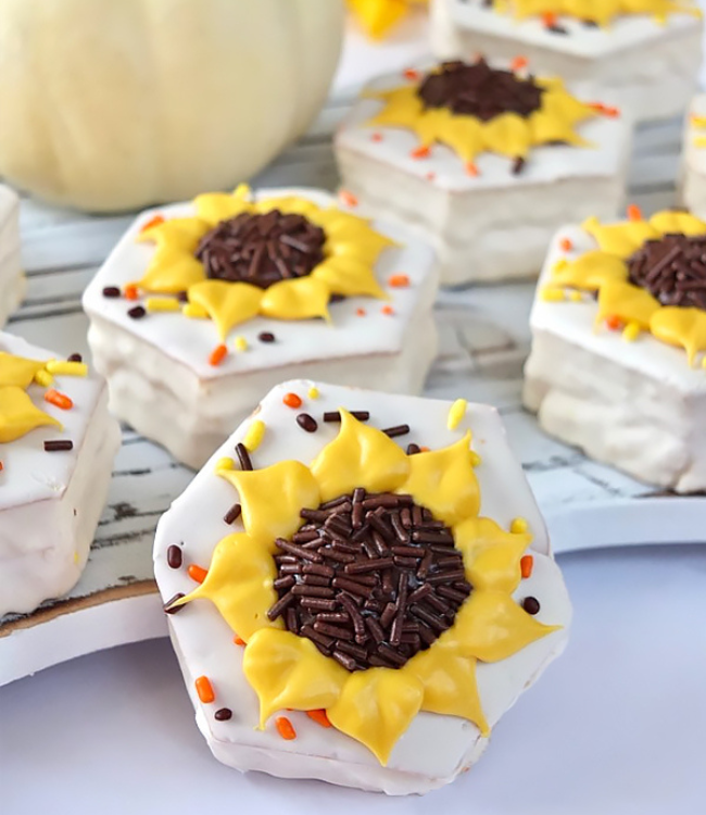 party cakes decorated as sunflowers
