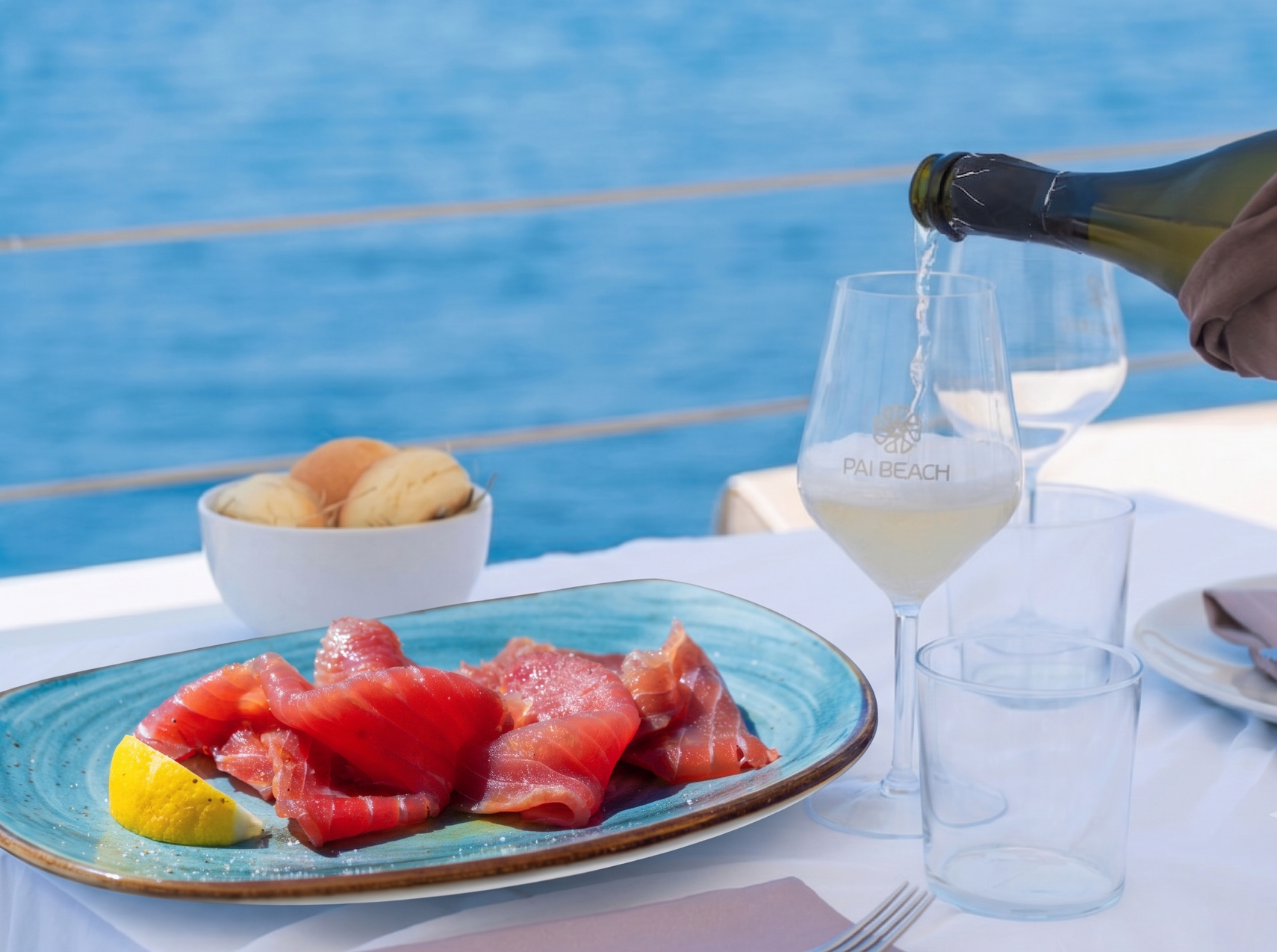 Cocktail al tramonto sul mare di Salento