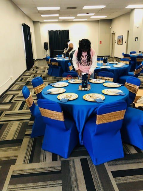 Tables and plates – Saint Louis, MO – Vikings Hall