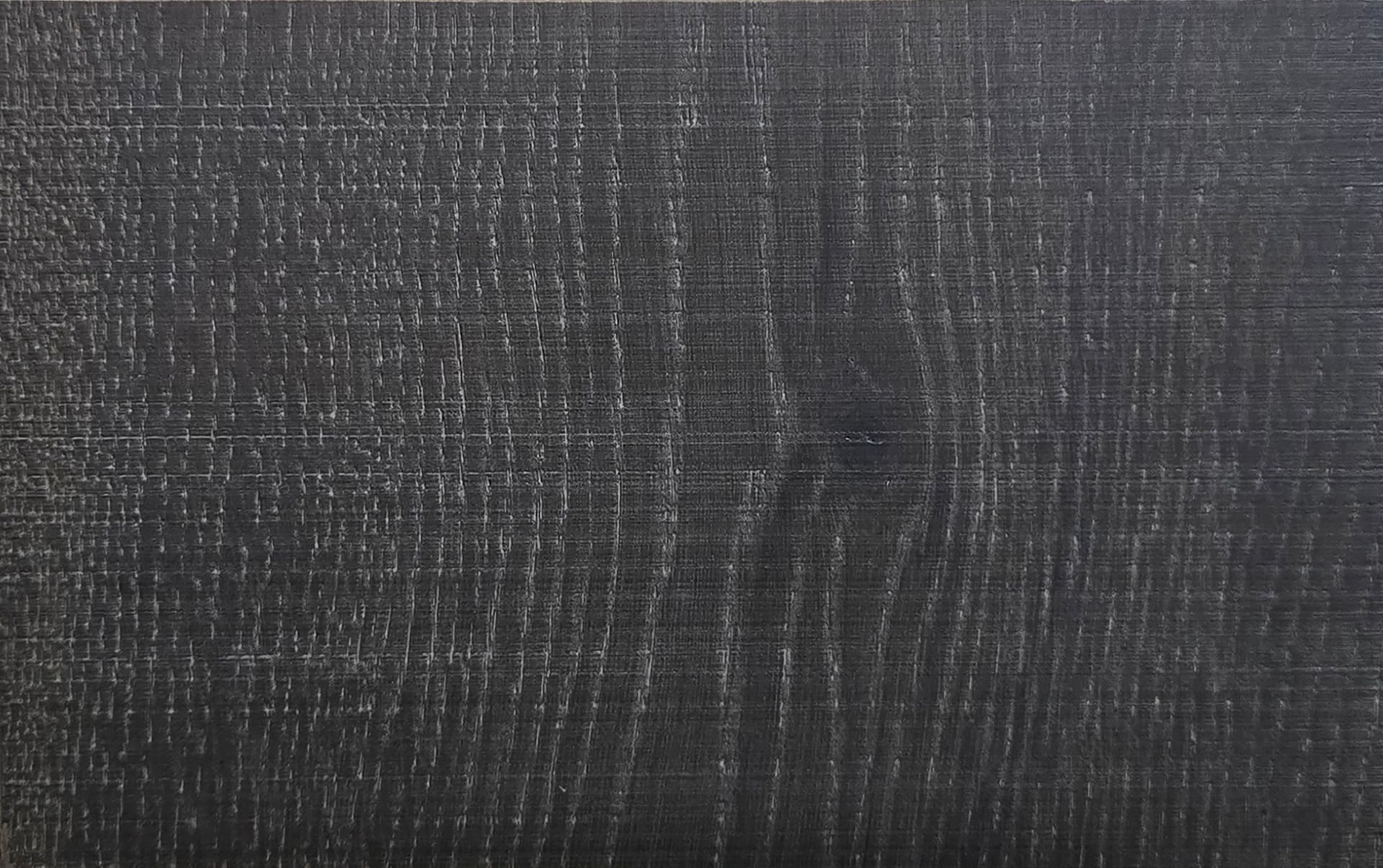 Detalle del piso de madera de ingeniería de la colección Unique en acabado Charcoal. Se muestra la veta y la textura.