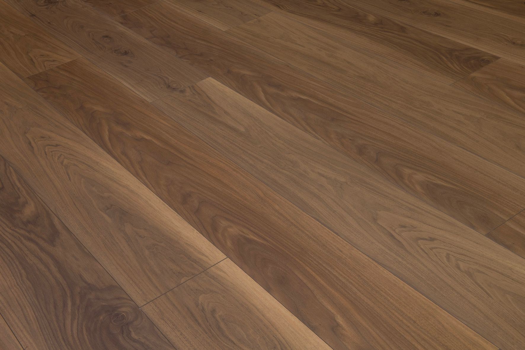 Foto del piso de madera SPC en acabado Mystic Walnut para disposición Lineal.