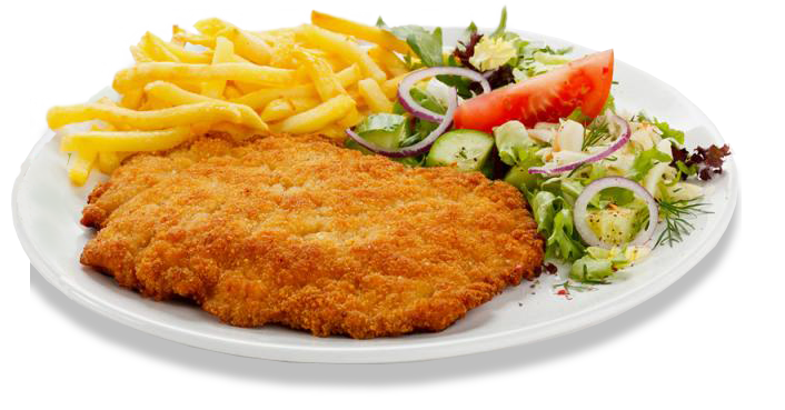 Gepaneerde kipfilet met friet en salade op een wit bord.