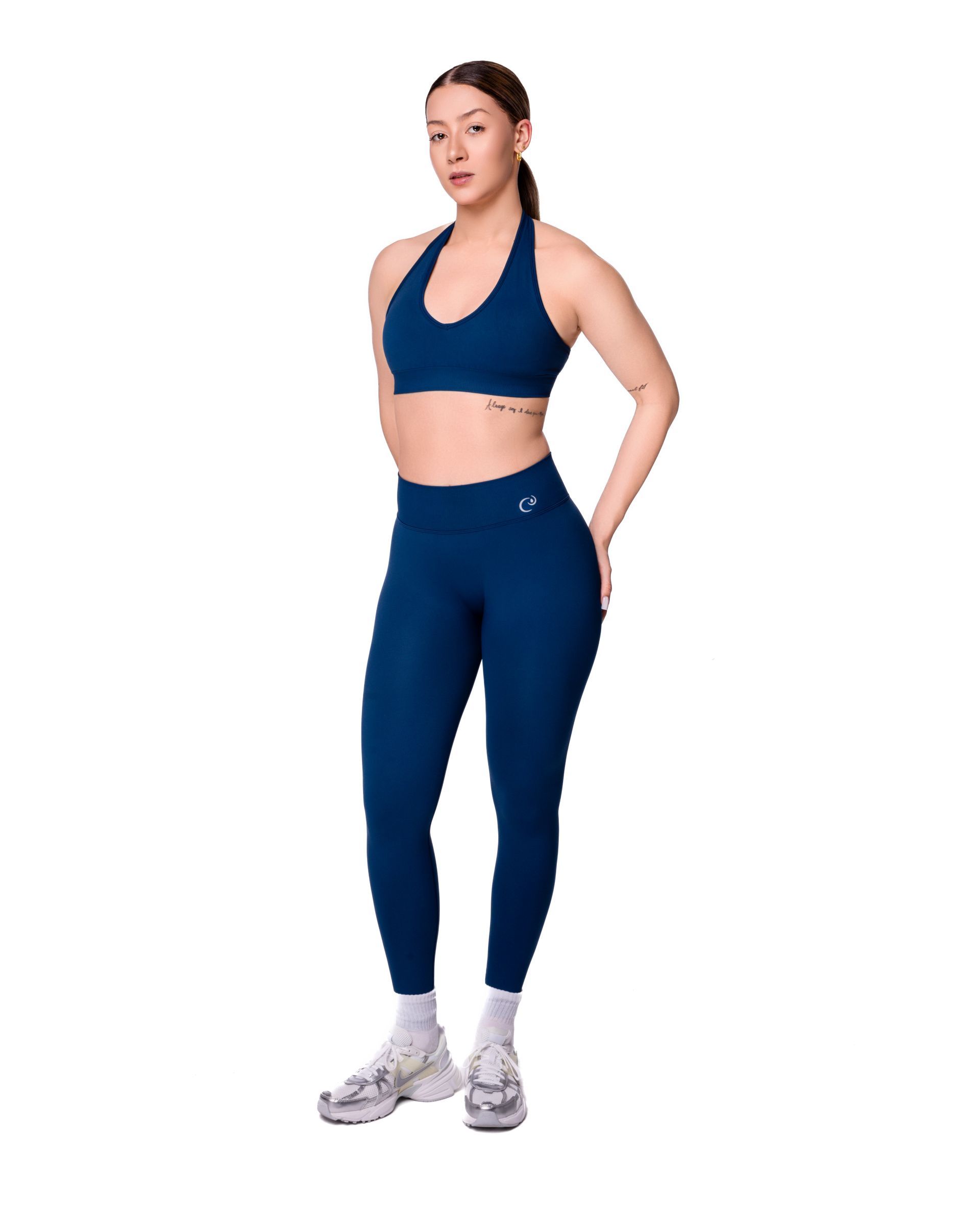 NAVY SEAMLESS KNIT HALTER BRA