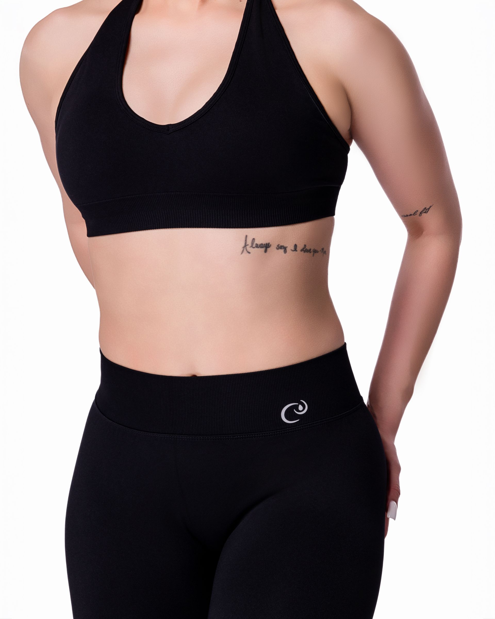 BLACK SEAMLESS KNIT HALTER BRA