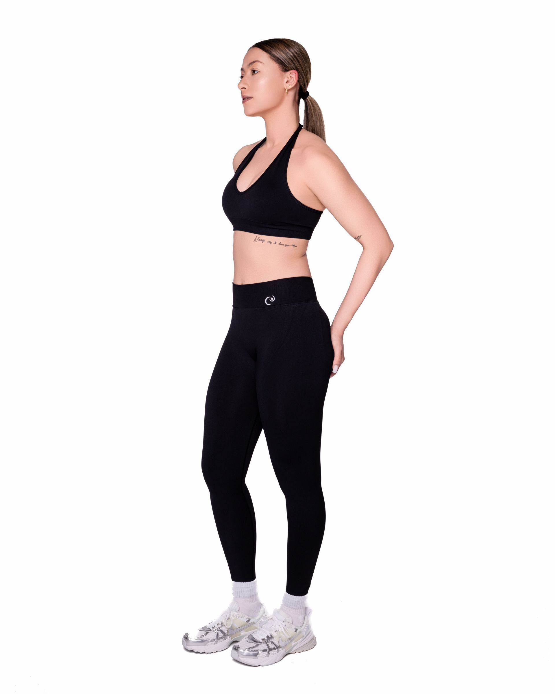 BLACK V BACK SEAMLESS KNIT LEGGINGS