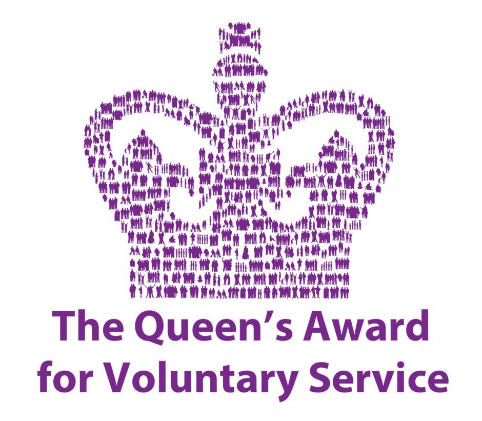 A logo for the queen 's award for voluntary service