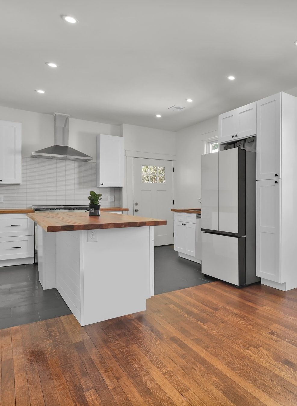 Spacious and well-maintained rental home in Savannah, GA, managed by Bare Real Estate.