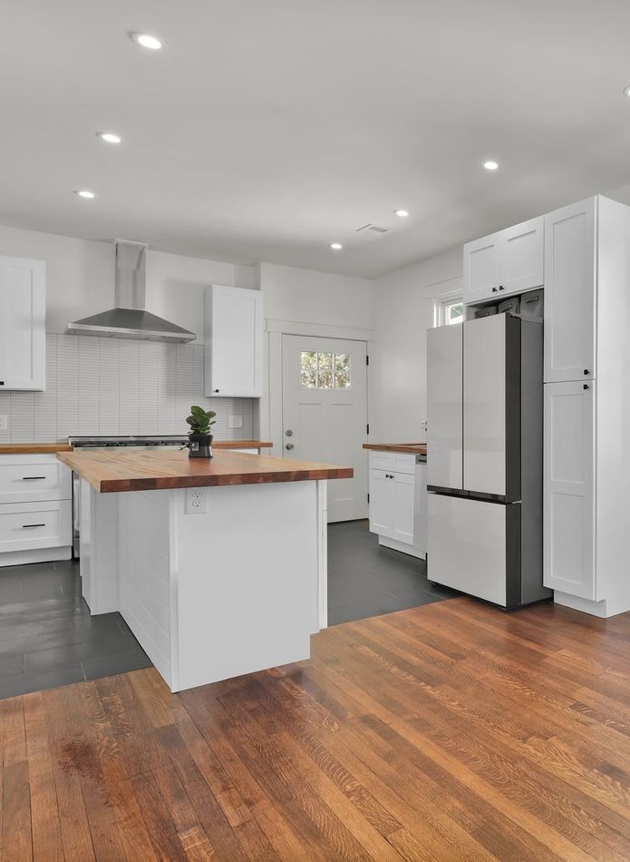 Spacious and well-maintained rental home in Savannah, GA, managed by Bare Real Estate.