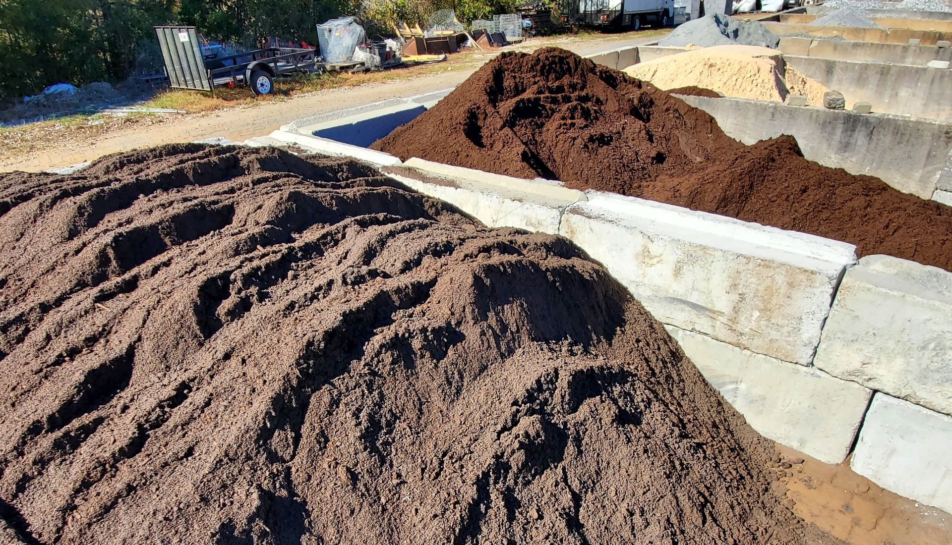 Premium Topsoil Mix at Vining Stone