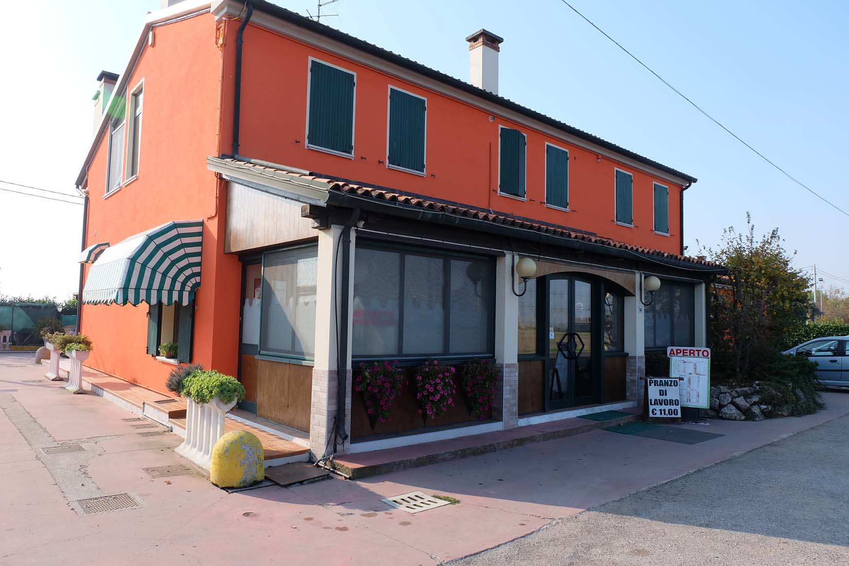 Ristorante con parcheggio