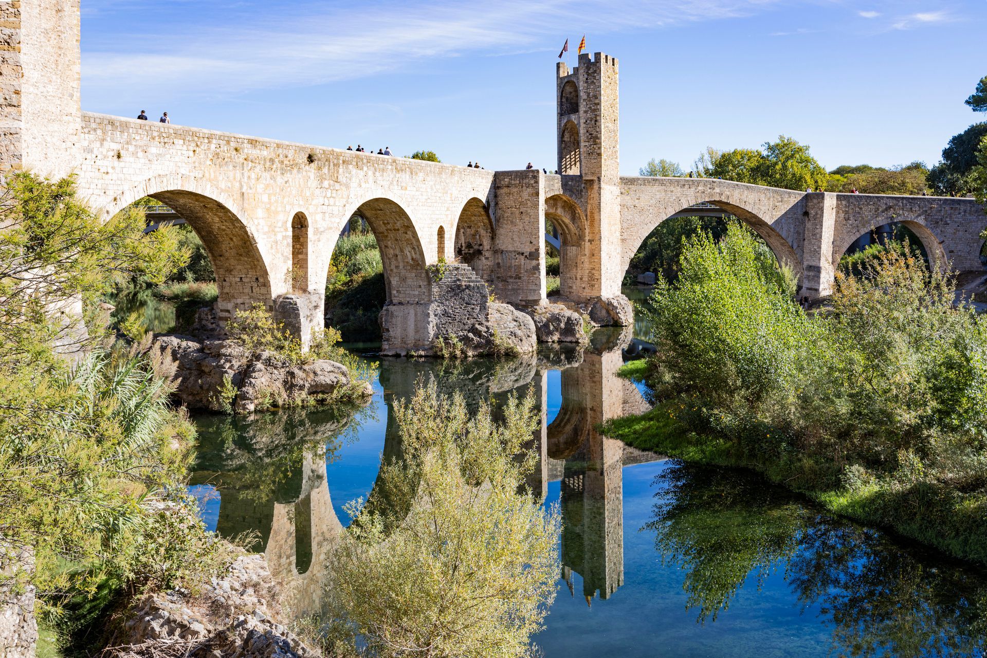 Besalú medieval: Les terres que formaven el comtat de Besalú esdevingueren, després de la conquesta 