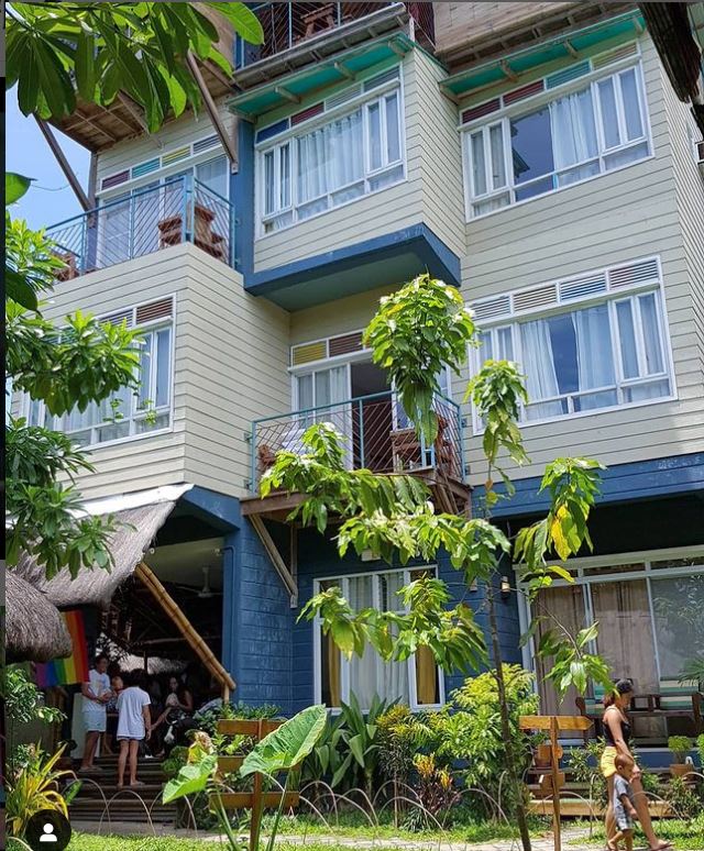 Gallery Flotsam and Jetsam Artists Beach Hostel