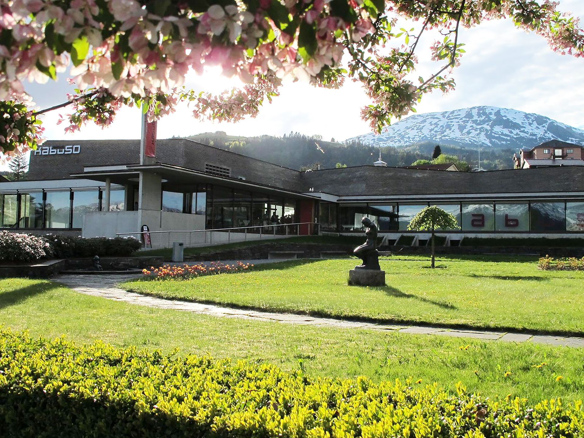 Hardangerbadet svimming facility in Øystese besides Hardangerfjord hotel.