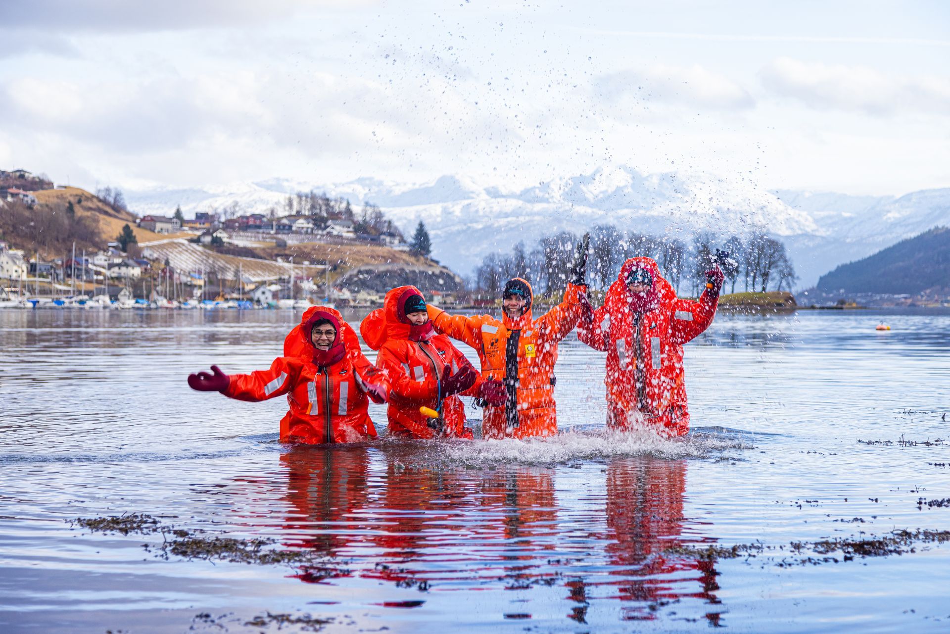 People floating silently in Fyksesund