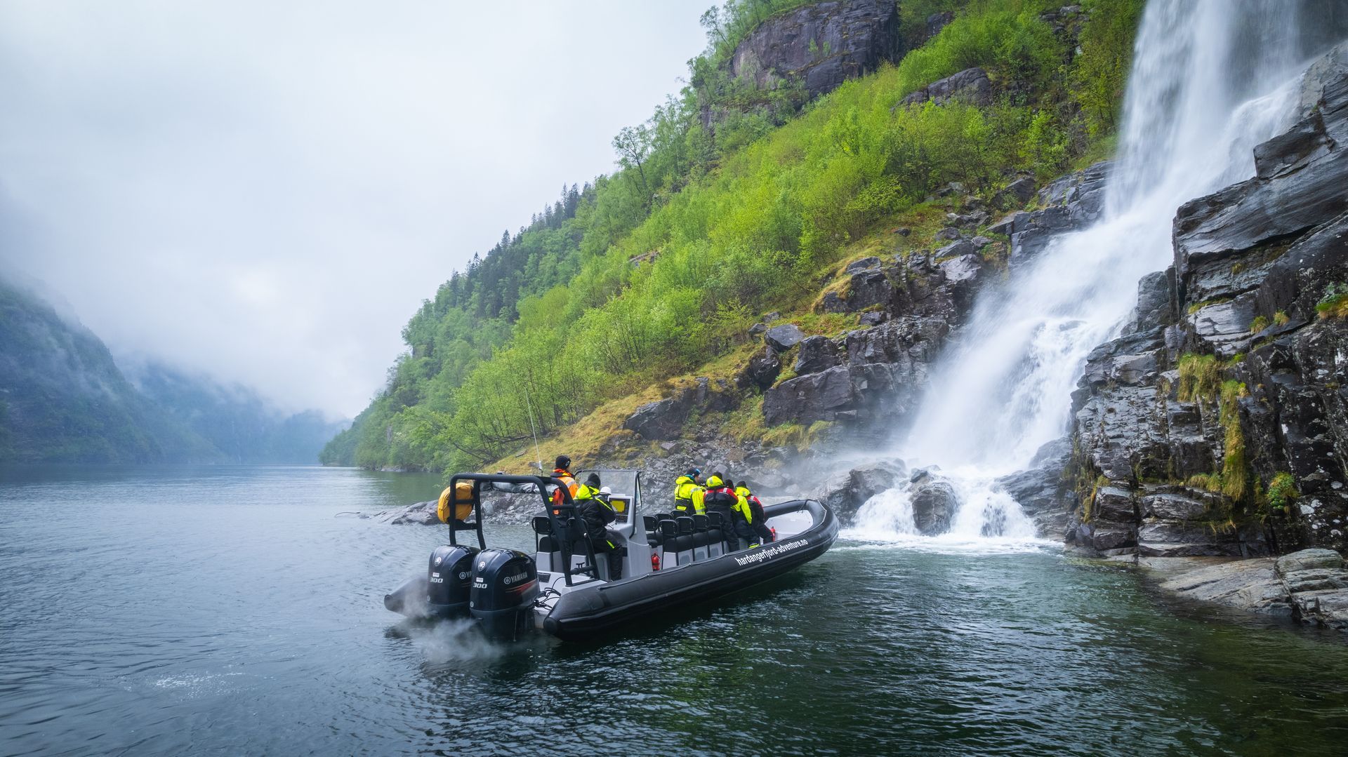 RIB-tur til fossefall langs fjordarmen Fyksesund