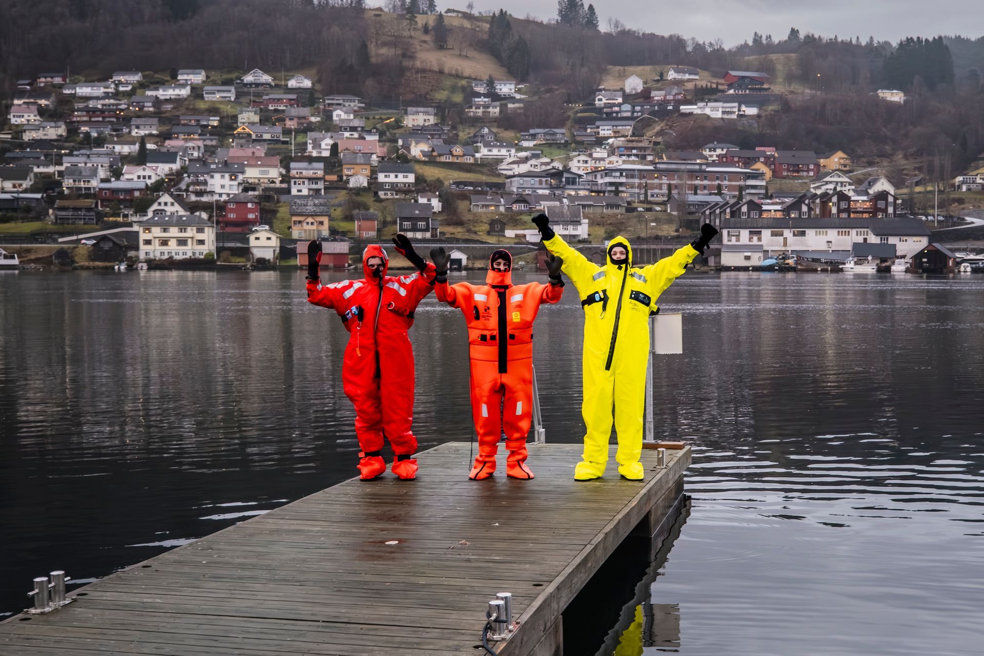 People floating silently in Fyksesund