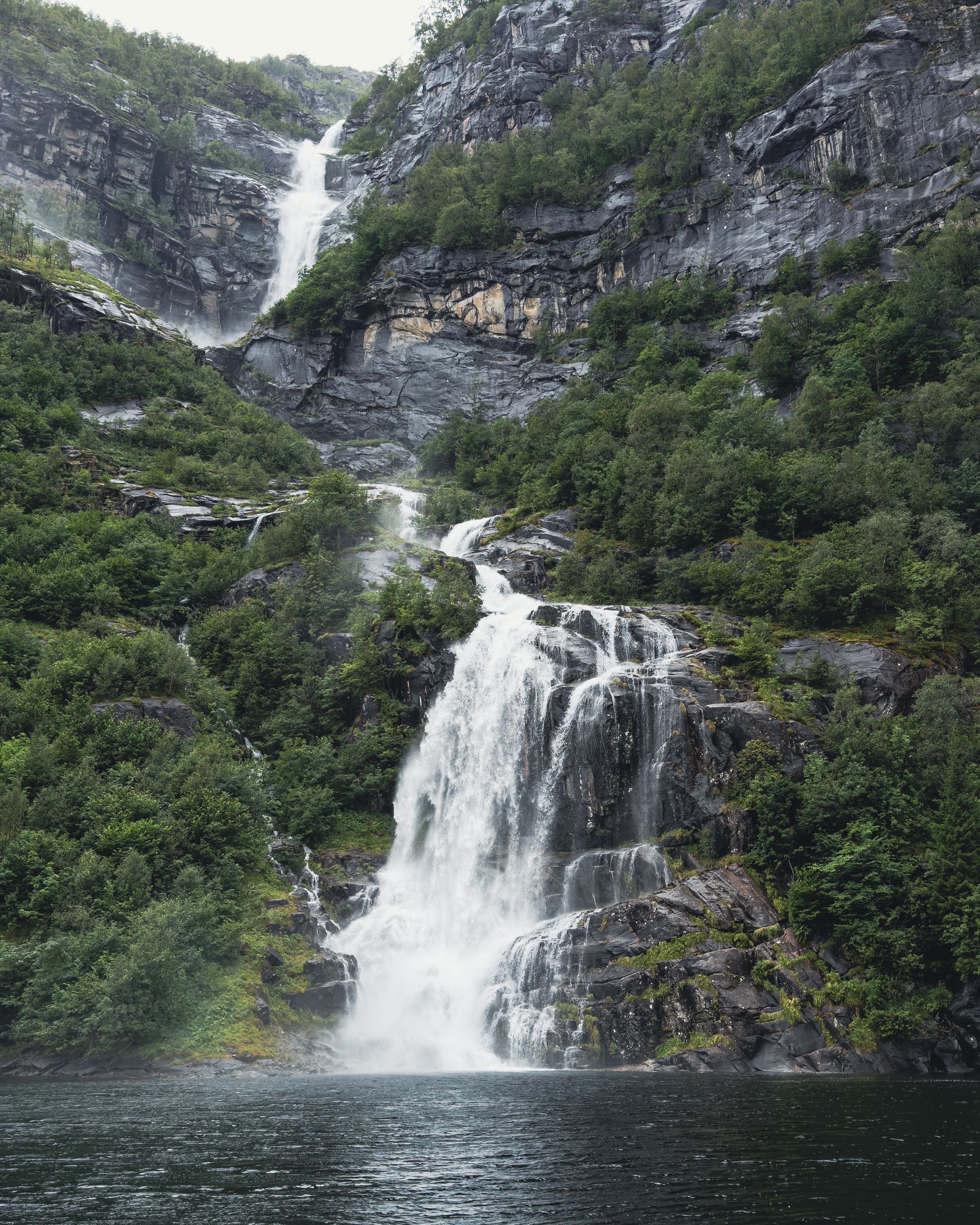 Kaldrassen waterfall, Fyksesund