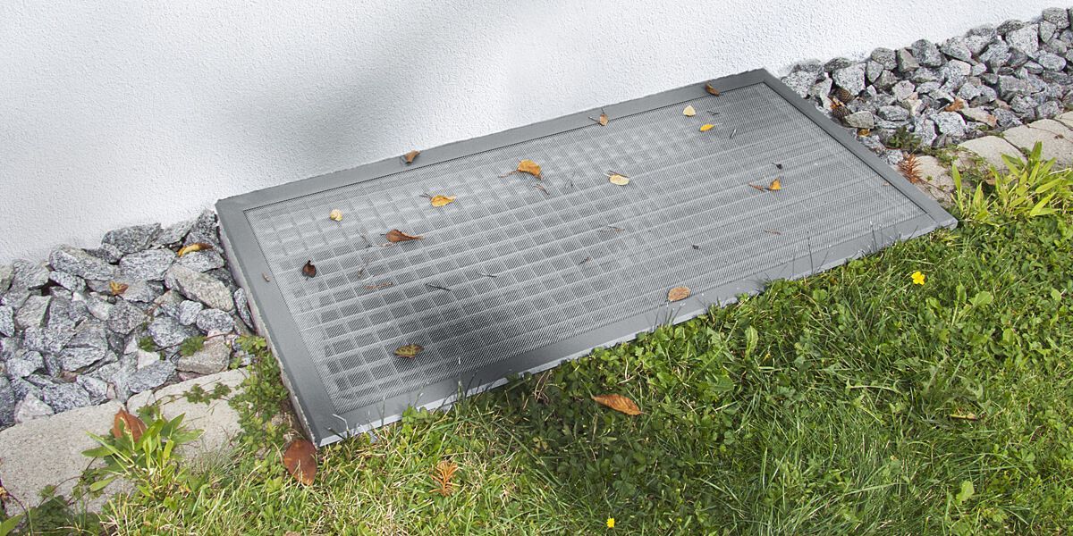 Saubere und insektenfreie Lichtschächte mit ISN Lichtschachtabdeckungen