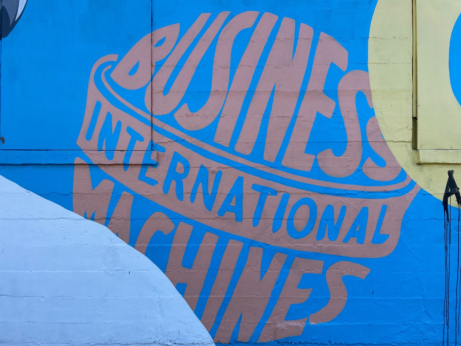 Mural IBM logo