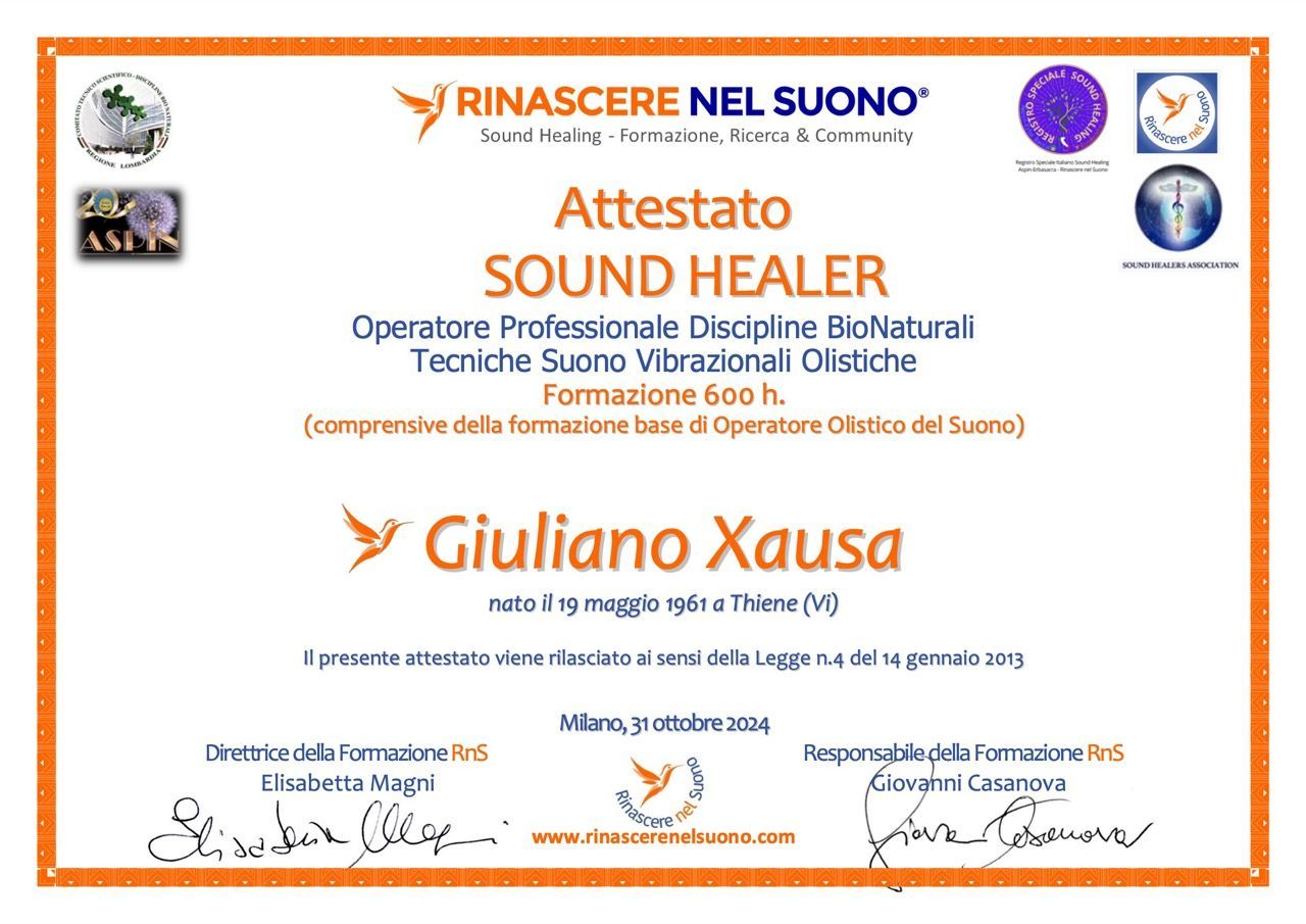 Attestato di Giuliano Xausa, “Attestato Reiki Healer”, con bordo arancione e loghi di certificazione.