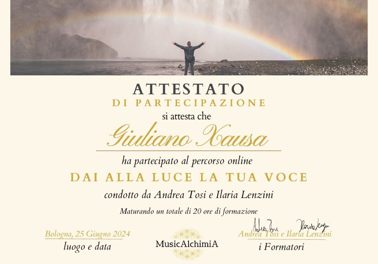 Attestato di partecipazione italiano con sfondo arcobaleno e paesaggio, in onore di Giuliana Vassao per “DALLA LUCE LA TUA VOCE”