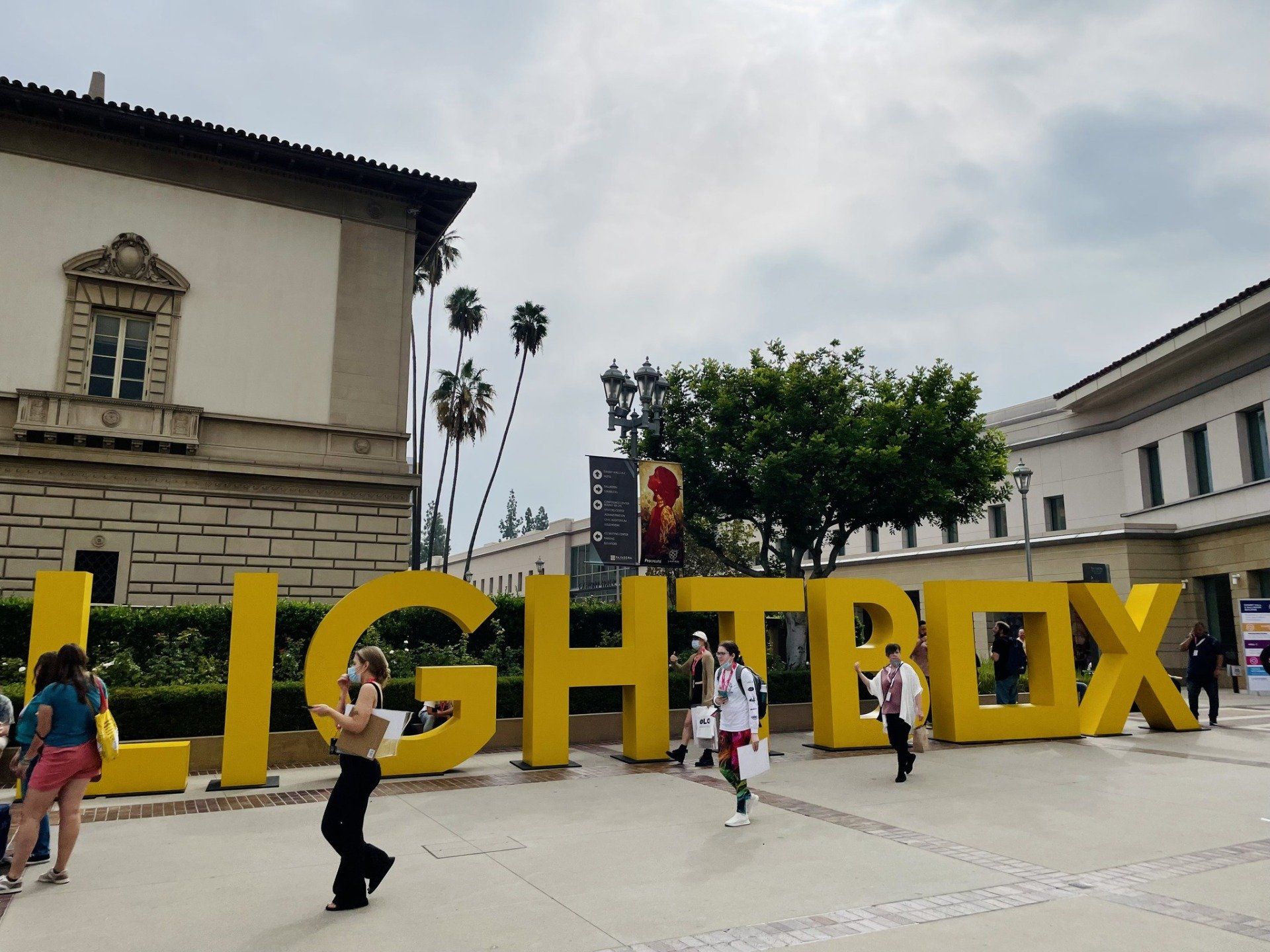 THE BETHANY COLLEGE ART STUDENTS ATTEND THE LIGHTBOX EXPO