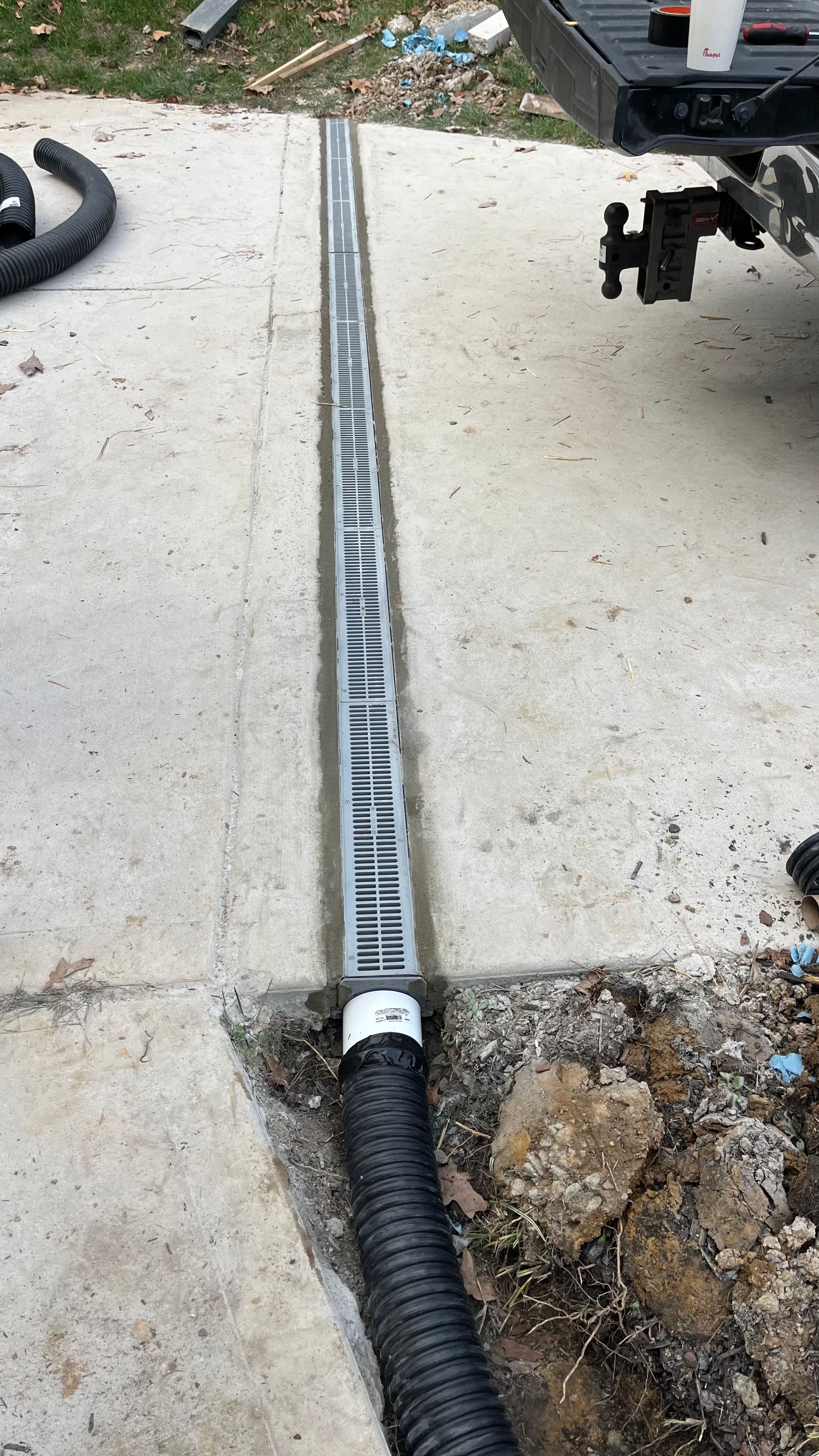 Gravel Driveway Repair Manquin, VA: A large house with a gravel driveway in front of it.