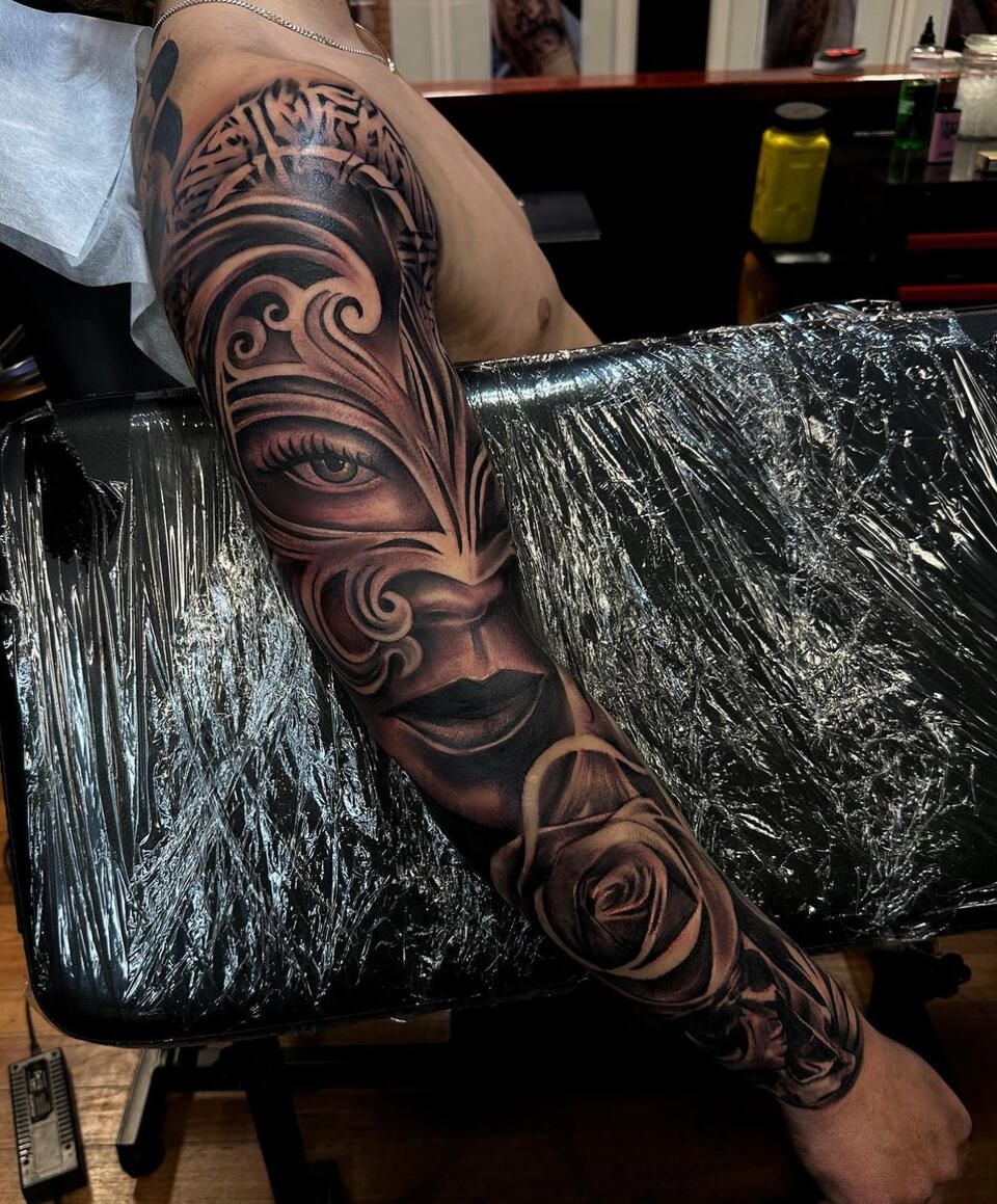 fave tattoo on the hand