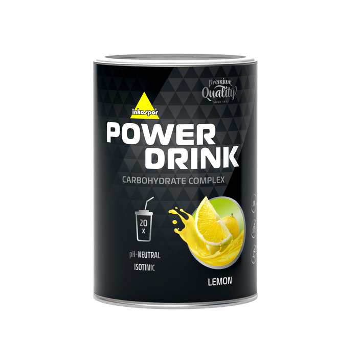 Lattina nera di Power Drink, al gusto di limone, con illustrazione di un limone giallo e schizzi di liquido.