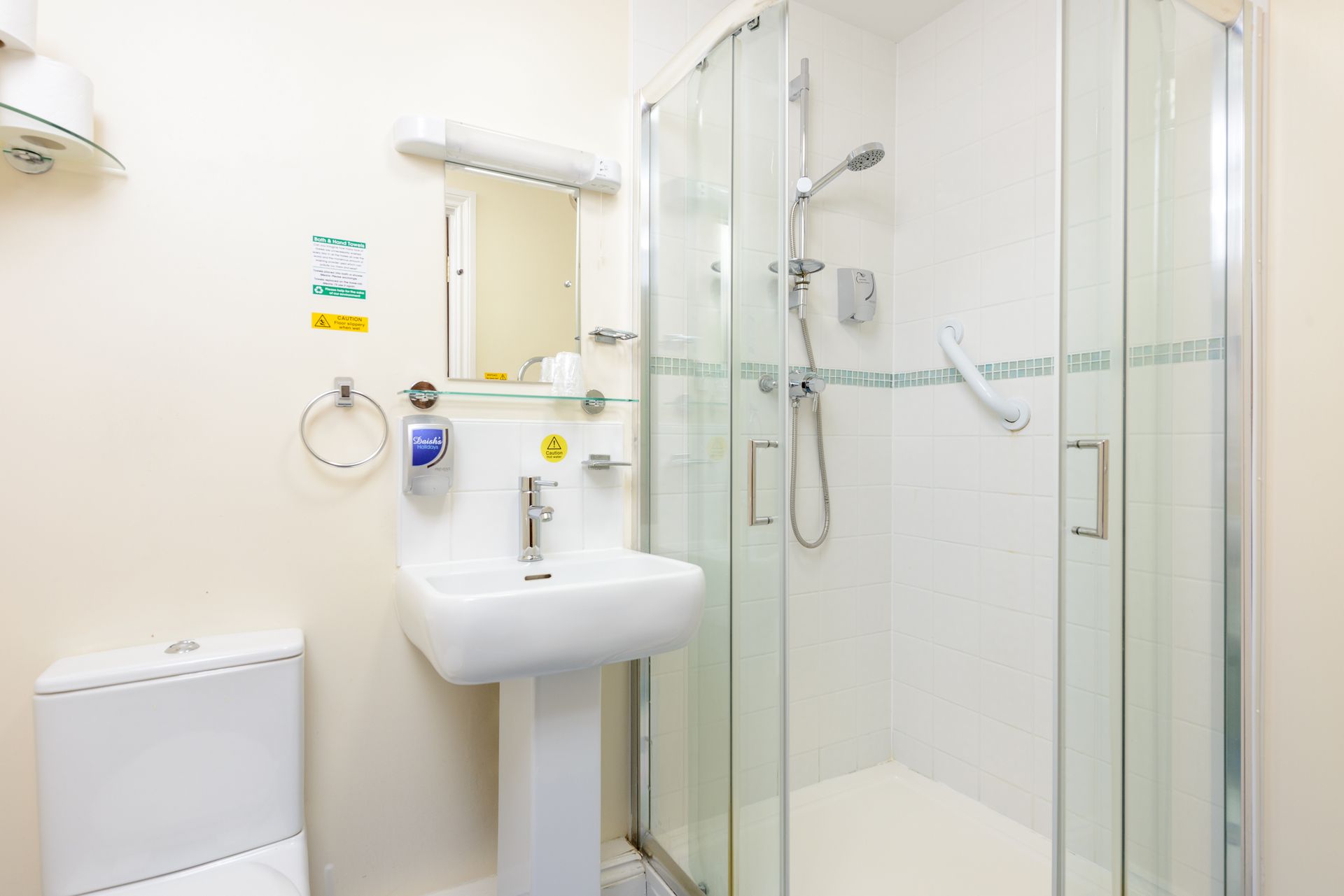 Typical En-suite Bathroom at Daish's Hotel in Shanklin