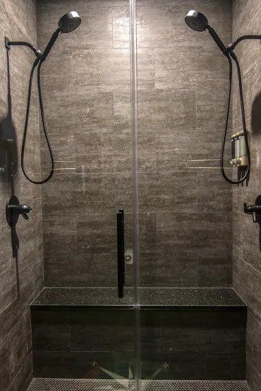 Double Shower — Lexington, KY — Fantasy Stays