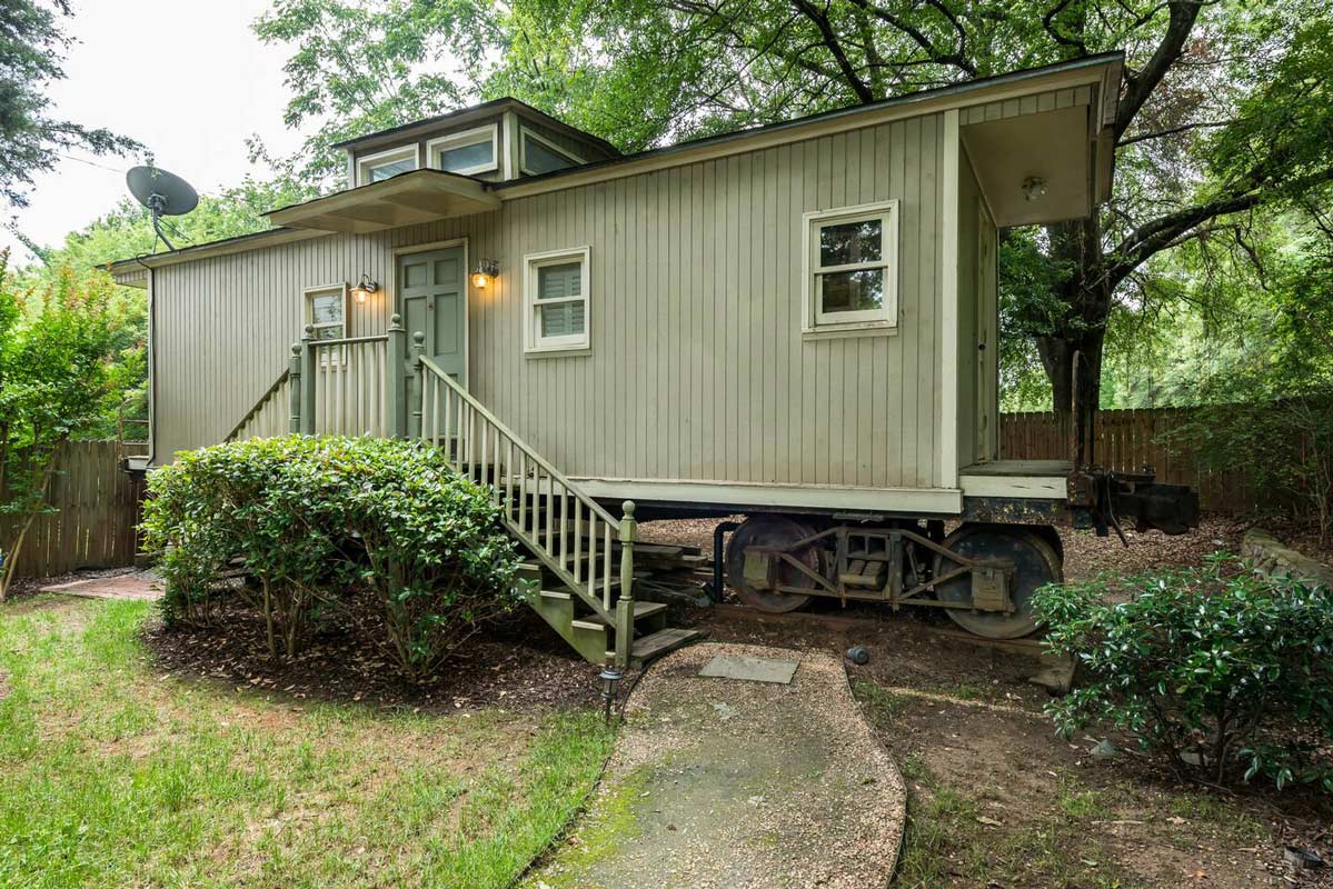 A Caboose Type House — Lexington, KY — Fantasy Stays
