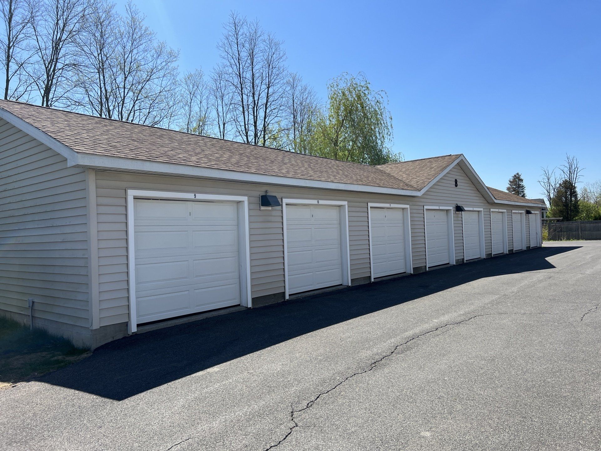 Locust View Apartments Parking