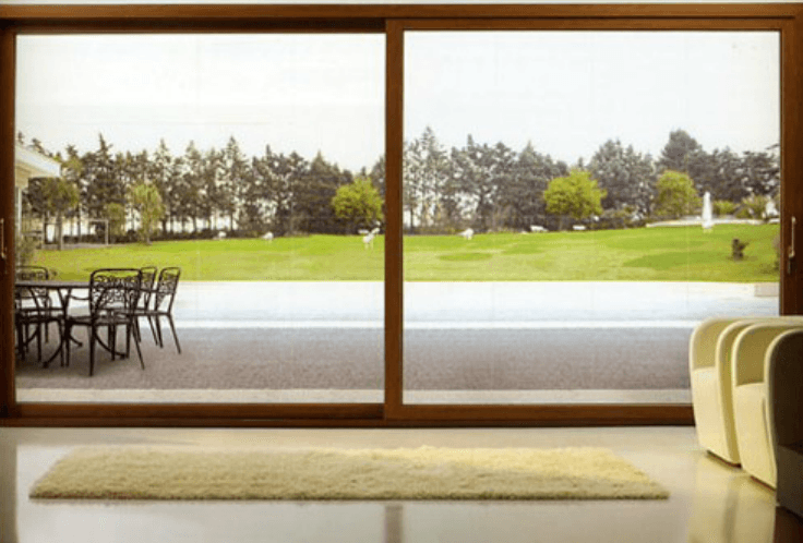 parete in vetro con infisso in legno