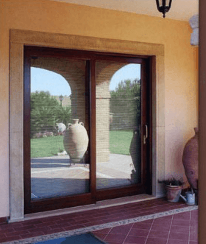 finestra in legno stile classico