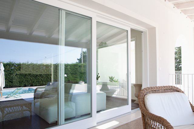 parete vetrata in stile moderno