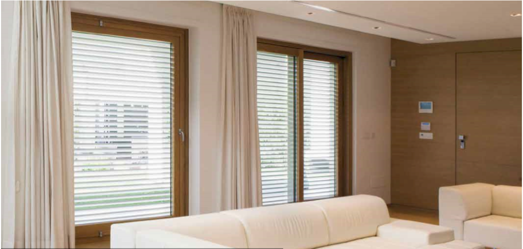 finestre con veneziane classiche