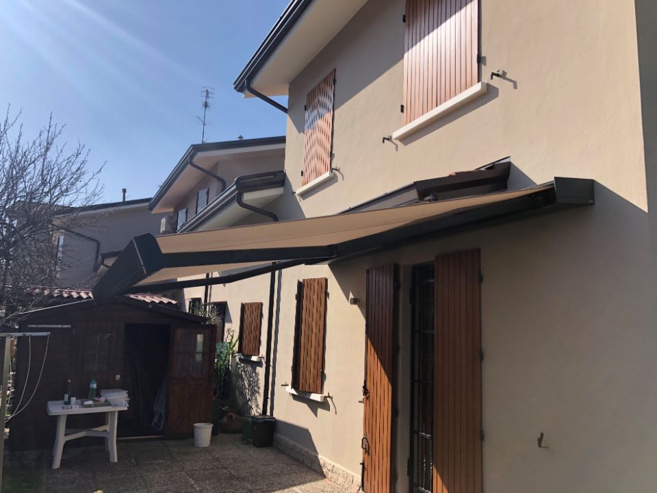 tenda da sole a scorrimento orizzontale