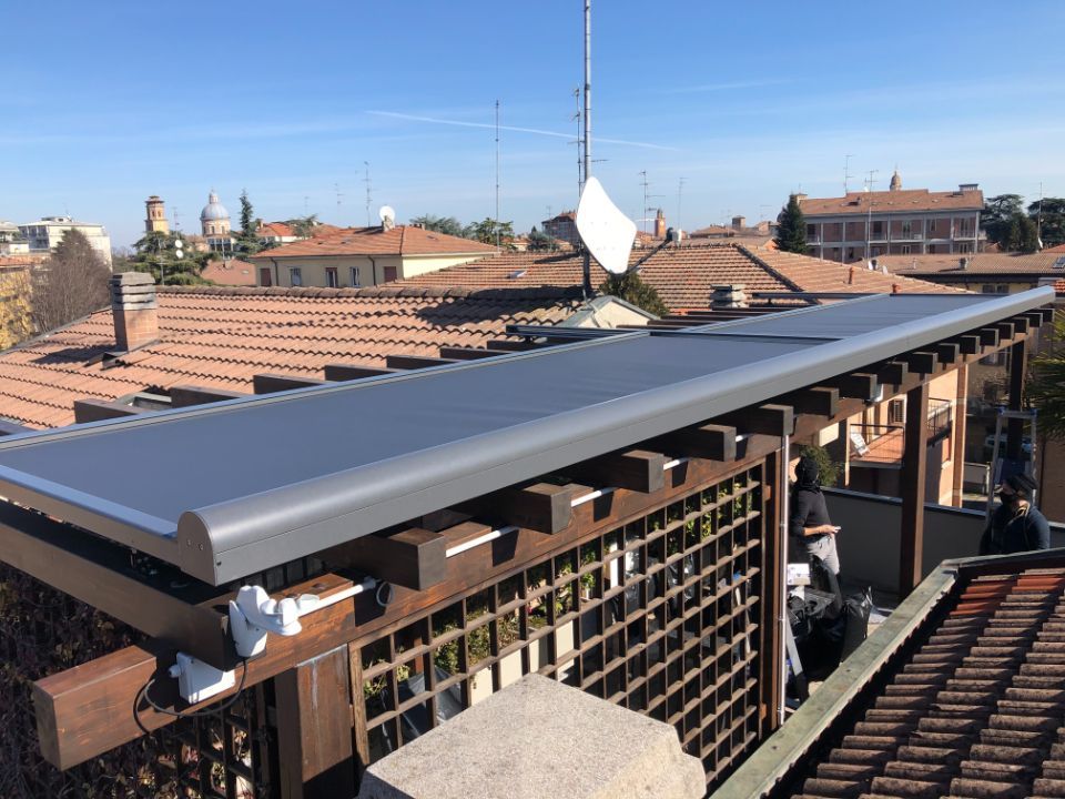 installazione di pergotenda motorizzata