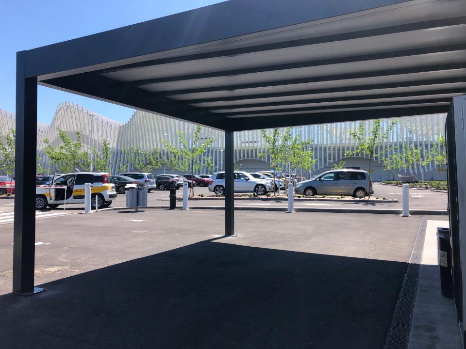 pergotenda di un'attività commerciale