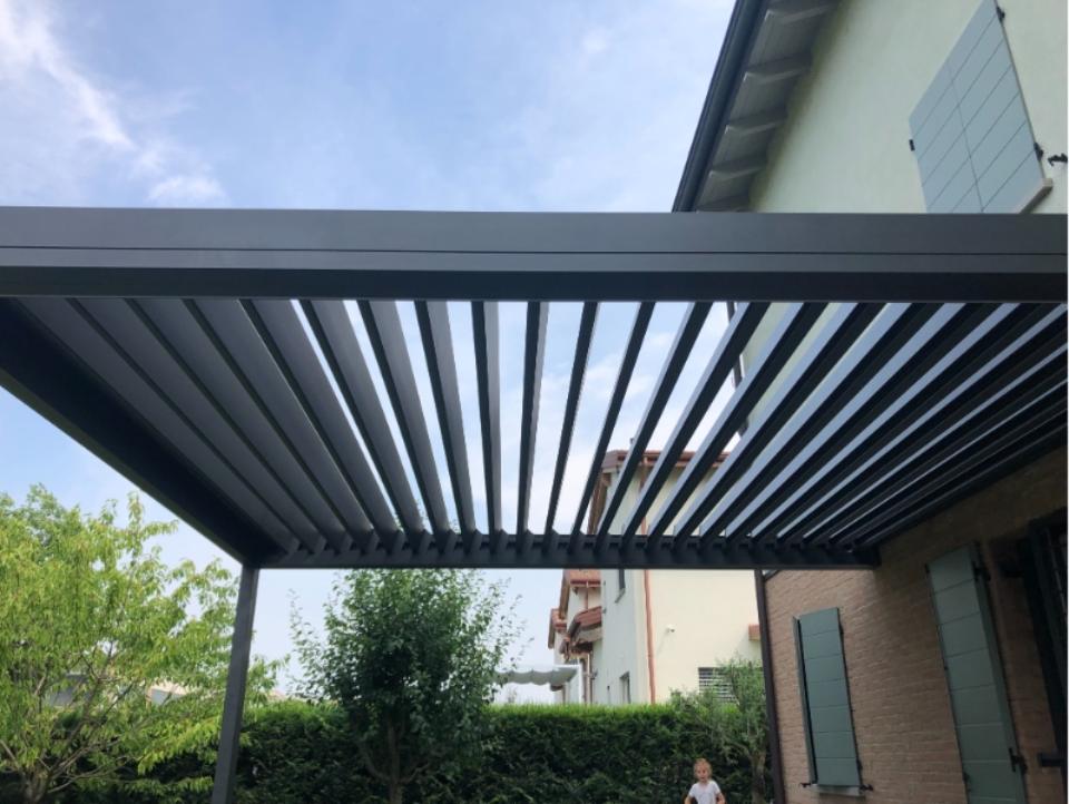 pergola bioclimatica a lamelle orientabili