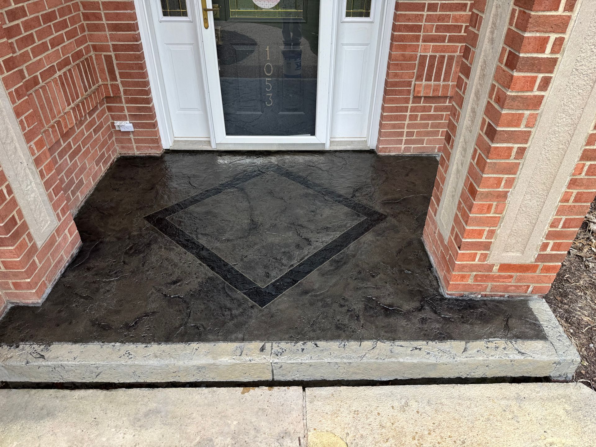 A NutriShop store counter with a computer, black stools, and the store's logo.