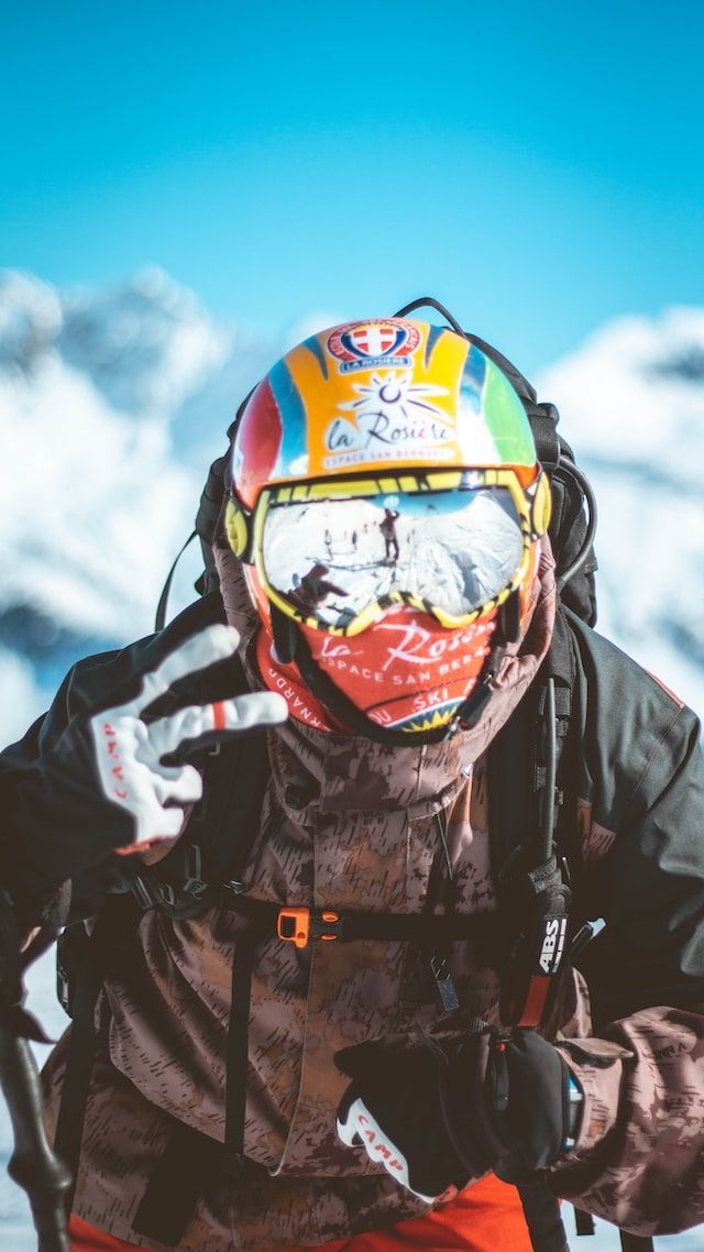 skiier giving a peace sign