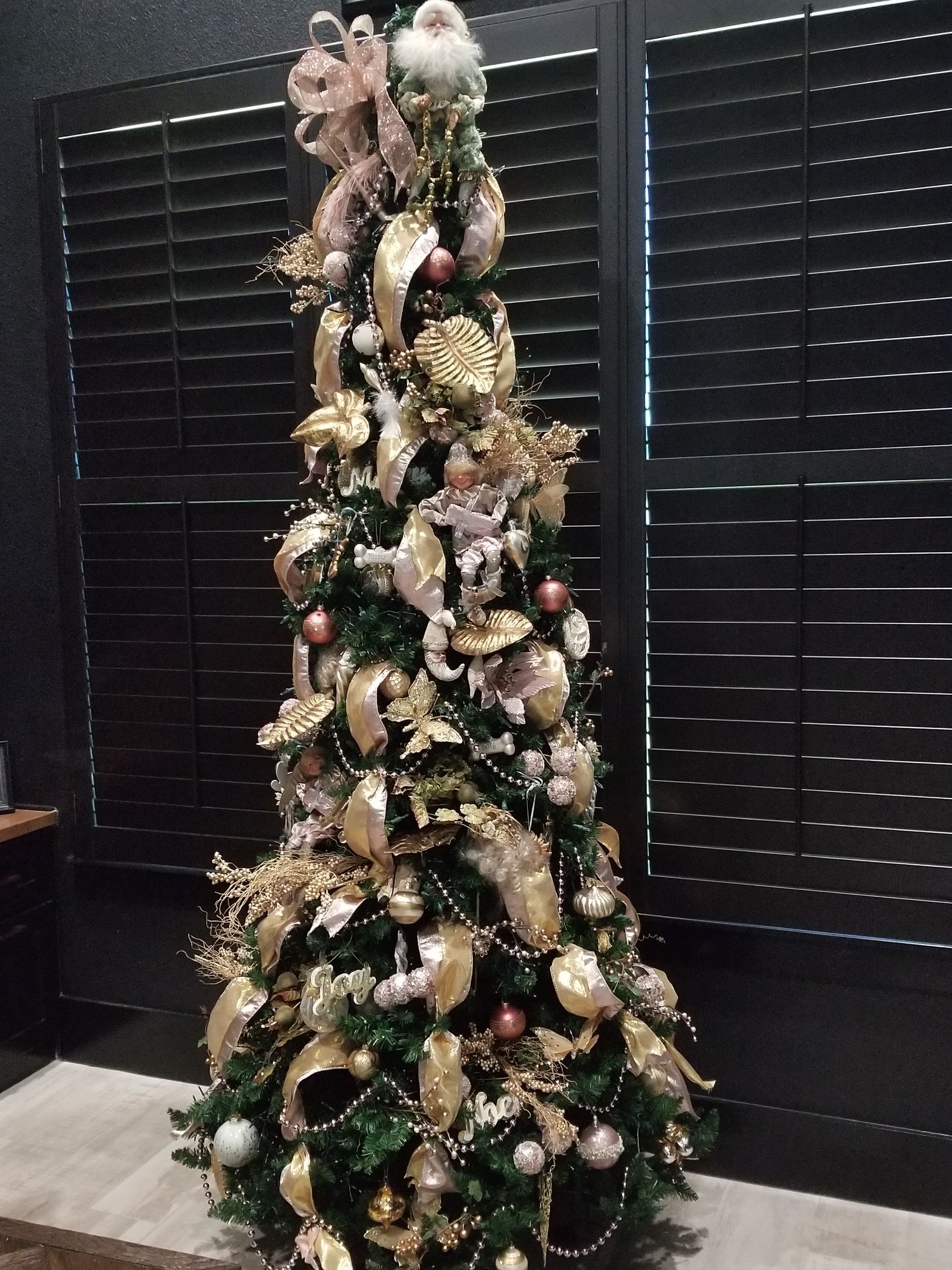 A Christmas tree decorated in gold and pink