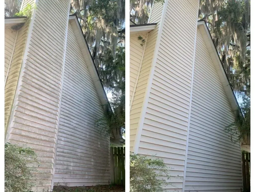 Before and after comparison of house siding cleaning, showing a significant improvement in cleanliness.