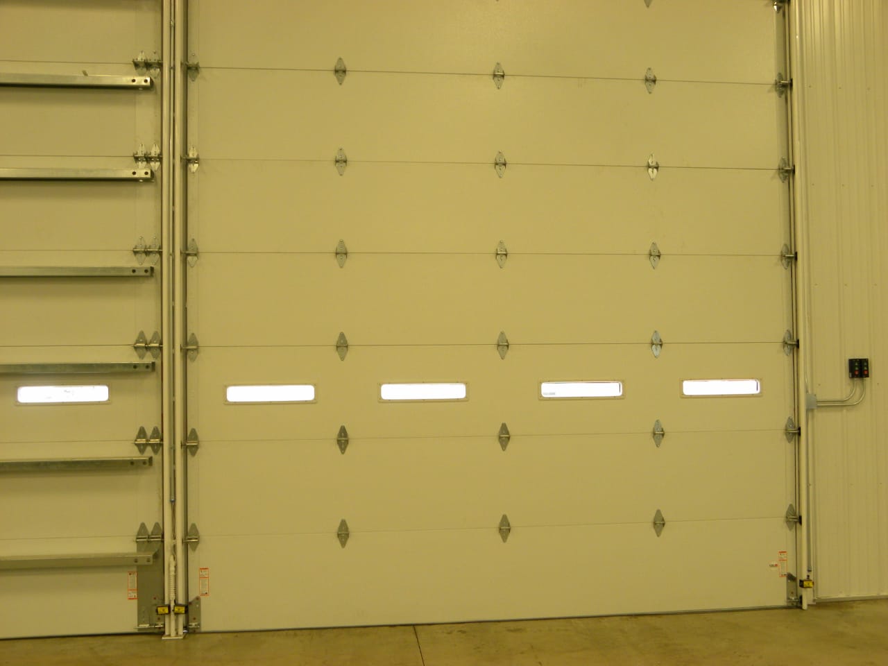 Cormetal S.A. casa con portón eléctrico