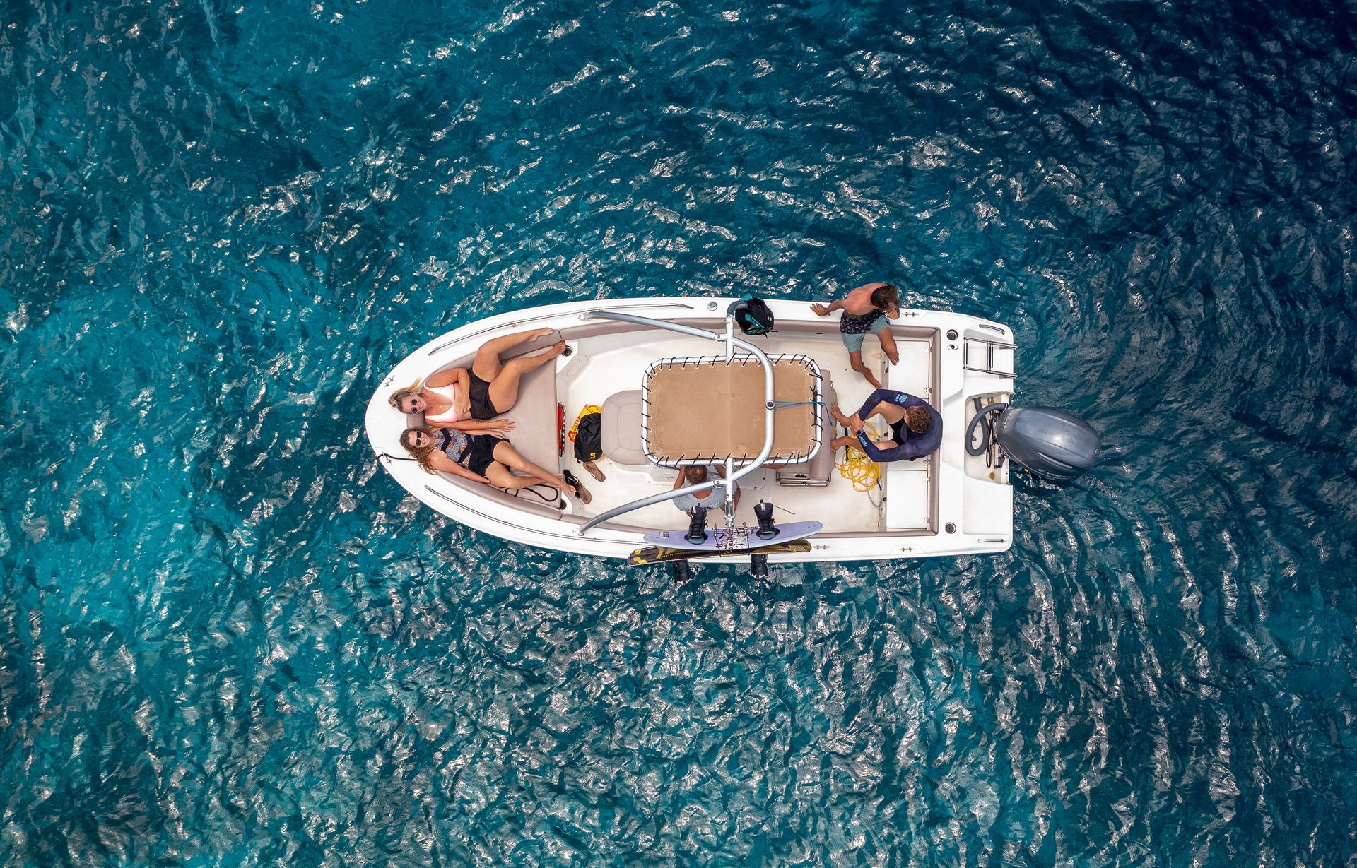 Betty Boop Motorboat Rental Bonaire on the light blue Caribbean Sea with young people relaxing.