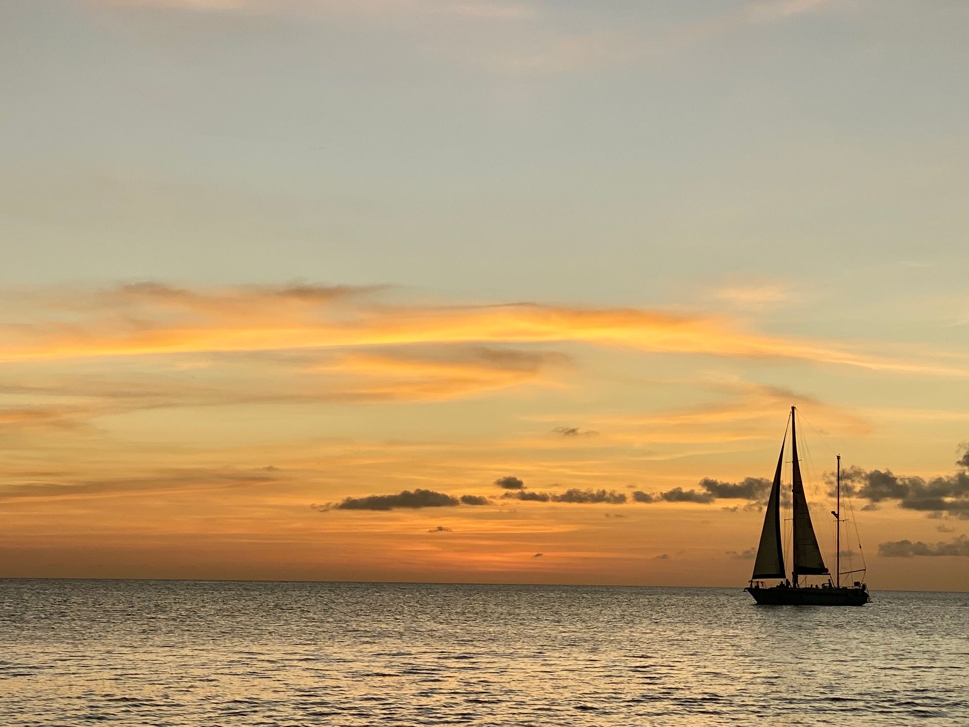 Yellow Family Boat Sloep in the clear blue water in front of Klein Bonaire - Boat Rental Bonaire